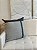 Capa de almofada de linho cinza com detalhe em corino 50x50cm - Imagem 4