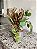 Vaso Couro em Cerâmica com Flores - Dot Objetos (Apartamento Decorado) - Imagem 1