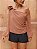 BLUSA GRÉCIA UM OMBRO COM FLOR - CAPUCCINO - Imagem 4