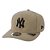 Boné 9FIFTY Stretch Snap Snapback MLB New York Yankees Aba Curva Cáqui - Imagem 1
