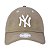Boné Feminino 9TWENTY Strapback MLB New York Yankees Aba Curva - Imagem 2