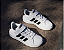 Tênis Adidas Grand Court 3.0 EL C Branco Listras Pretas Cadarço Elástico e Velcro - Imagem 1