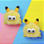 Kit 2 Monstrinhos Bolinha de Pelúcia Pequeno Presilha Cabelo Maluco Bichinho Olhos Grande Fofo Engraçado Pikachu Amarelo - Imagem 1