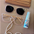Kit Verão 🌴 - Clipon Isaura rosinha clarinho + Cordão + Limpa lentes – por R$199,00 - Imagem 1