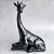 Girafa Sentada Decorativa em Gesso - 33cm - Imagem 2