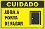 Placa de cuidado abra a  porta devagar - Imagem 1