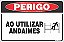 Placa de perigo ao utilizar andaimes - Imagem 1
