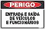 Placa de perigo entrada e saída de veículos e funcionários - Imagem 1