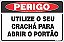 Placa de perigo utilize o seu crachá para abrir o portão - Imagem 1