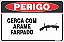 Placa de perigo cerca com arame  farpado - Imagem 1
