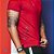 Camiseta masculina vermelha gola V e logomania nas mangas - Imagem 3