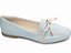 Mocassim Feminino TORRICELLA Rasteiro Laço em Nó Azul Detalhes Off White - Imagem 3