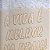 Caneca Personalizada com Nome Escrito na Areia | A Vida é Melhor na Praia | Carla Amaro Home - Imagem 2