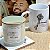 Duo Kit Celebração a Dois Premium | Porta-Retrato Foto Estampada no Vidro + Duo de Canecas + Vela Aromática Vegetal + Azulejo Decorativo em Cesta de Palha Taboa - Imagem 4