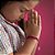 Pulseira Terço Infantil Rosa Regulável Cruz Resinada - Imagem 1