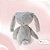 BONECA ANGELA PLUSH JUJU COELHA CINZA 33CM - EAN 6954124923506 _ METOO - Imagem 3
