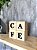 PALAVRAS DECORATIVAS EM CUBO DE PINUS LETRA EM RELEVO - CAFÉ - Imagem 1