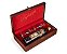 Estojo Bylaardt Ouro Carvalho Extra Premium 18 Anos 700ml + 2 Taças Cristal 60ml - Imagem 1