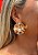 MAXI BRINCO FLOR DUPLA COM PEROLA DOURADO - Imagem 1