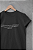 Camiseta  Fem.  Frases - Uma Mulher que Gosta de  Carros Antigos Não é Especial é Edição Limitada - Imagem 2