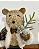 URSO EM PE BRANCO/VERDE 37CM - Imagem 2