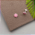 Brinco Infantil Flor com Resina Rosa e Tarraxa Baby - Prata 925 - Imagem 3