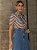 BLUSA POLO MALHA LISTRADA COM BABADOS - LUZIA FAZZOLLI - Imagem 1