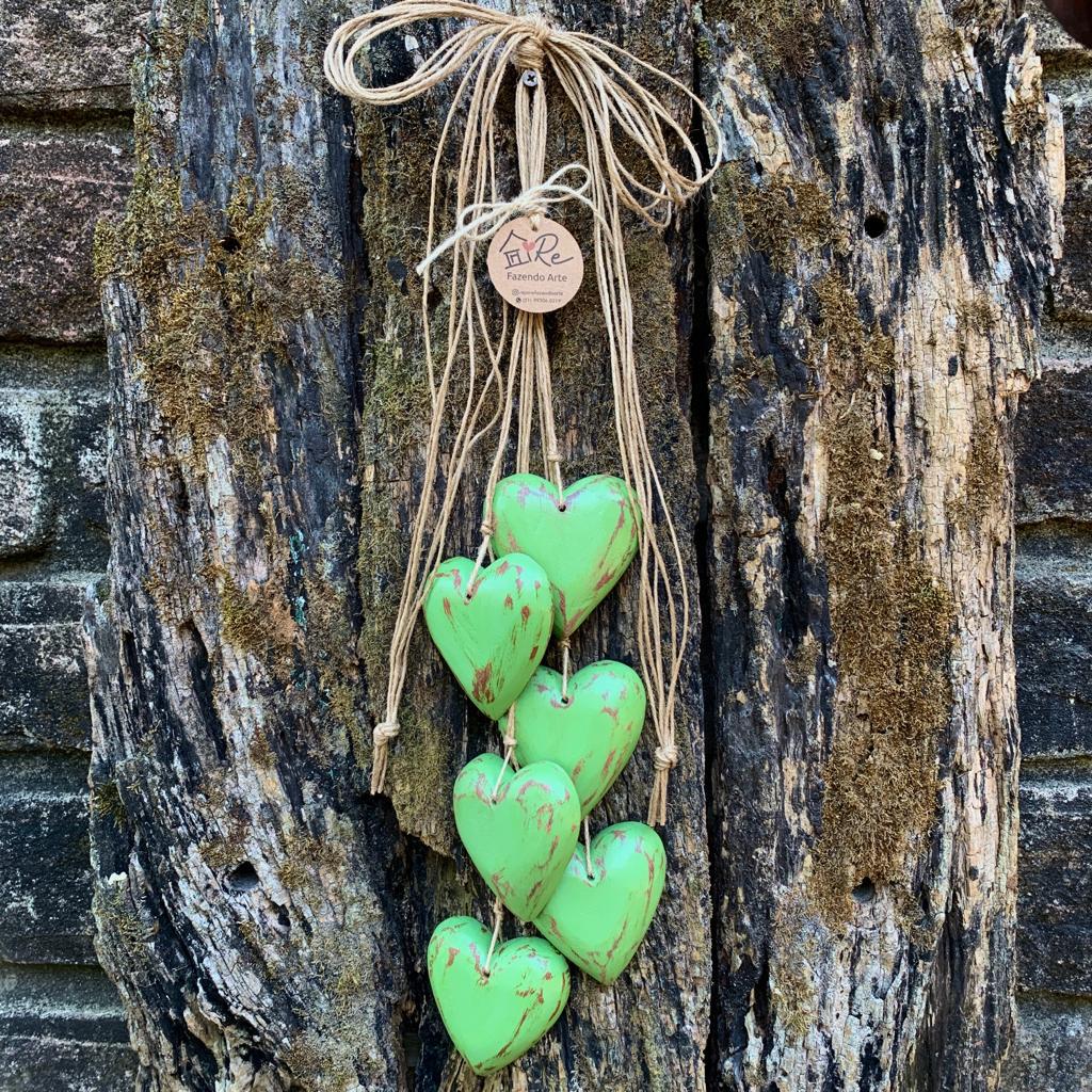 Penca com 6 corações de madeira de 8cm verde patinado - Imagem 3