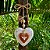 Coração de madeira branco patinado 16cm + coração natural de 8cm com Divino branco em resina - Imagem 3