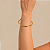 Bracelete Minimalista Curvado - Banho de Ouro - Imagem 1