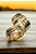 Par de Alianças com 22 Gramas de Ouro Amarelo 18k. e Diamantes Naturais. - Imagem 4