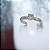 ANEL SOLITÁRIO DE OURO BRANCO 18K. COM 1 DIAMANTE DE 30 PONTOS DE QUILATE. - Imagem 4
