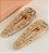 Hair clip JOICE max folha acrilico fosco com detalhes em bege e dourado (par) - Imagem 2