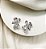 Brinco CLOVER laço lateral cravejado zirconia folheada a prata - Imagem 1