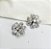 Brinco FERGIE flor cravejada de zirconia CRISTAL folheada a prata - Imagem 1