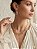 Colar 1v. corr. dourada com perolinhas e ping. folha - Imagem 2