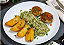 Hambúrguer de Frango, Risoto de Brócolis e Batata Rústica - Imagem 1