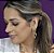 BRINCO DOURADO FORMATO DE 2 CORAÇÕES PENDURADOS VAZADOS, UM LISO OUTRO TEXTURIZADO - Imagem 3