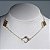 CHOCKER DOURADA COM 3 TREVOS NA COR MARROM - Imagem 1