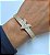 BRACELETE DOURADO COM A METADE CRAVEJADA E A LETRA ¨V¨ - Imagem 2