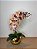 Arranjo de Orquídea Rosa Envelhecida em Toque Real com Vaso Vidro Dourado - Imagem 1