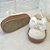 Sapatinho Confort Boneca com Laço - cor Off-White - Tamanho 19 - calça de 8 a 10 meses aproximadamente - Imagem 2
