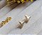 Brinco em V com cravação - Semijoias - Imagem 1