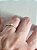 ANEL SOLITARIO EM OURO 18K COM DIAMANTES E GRAVAÇÃO PERSONALIZADA - Imagem 3