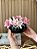 Mini Lírios Artificiais Rosa e Branco Vaso Cerâmica Preto - Imagem 2