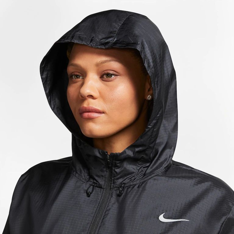 Jaqueta corta vento Nike Essential - Feminina - Preta - Top Sport