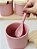 Conjunto com 3 potes com colher em cerâmica rosa para temperos com bandeja de madeira - Imagem 4