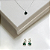 Conjunto trevos esmeralda choker 40cm+brinco banhado prata - Imagem 2