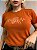 TSHIRT BORDADA NO ALGODÃO GOLA NA RIBANA CAVALO BATIMENTOS-TERRA COTA - Imagem 1