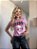 TSHIRT NO ALGODÃO GOLA NA RIBANA HELLO KITTY CHERRY -ROSA IORGUT - Imagem 3